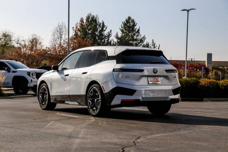 2025 BMW iX xDrive50