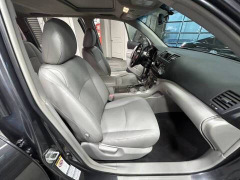 2011 Toyota Highlander SE