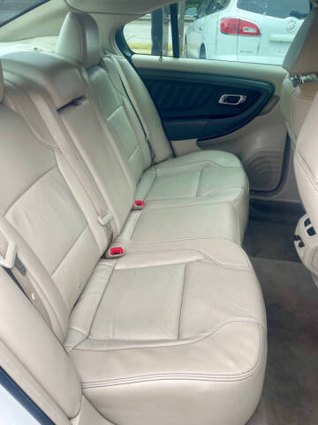 2011 Ford Taurus SEL