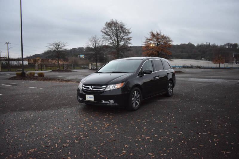 2016 Honda Odyssey Touring photo 2