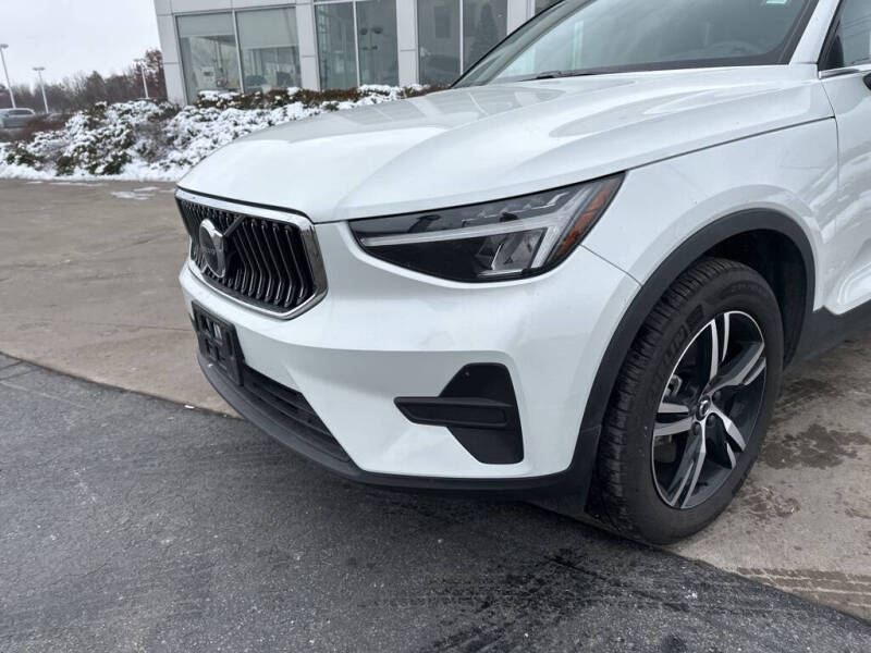 2025 Volvo XC40 B5 Core Bright Theme