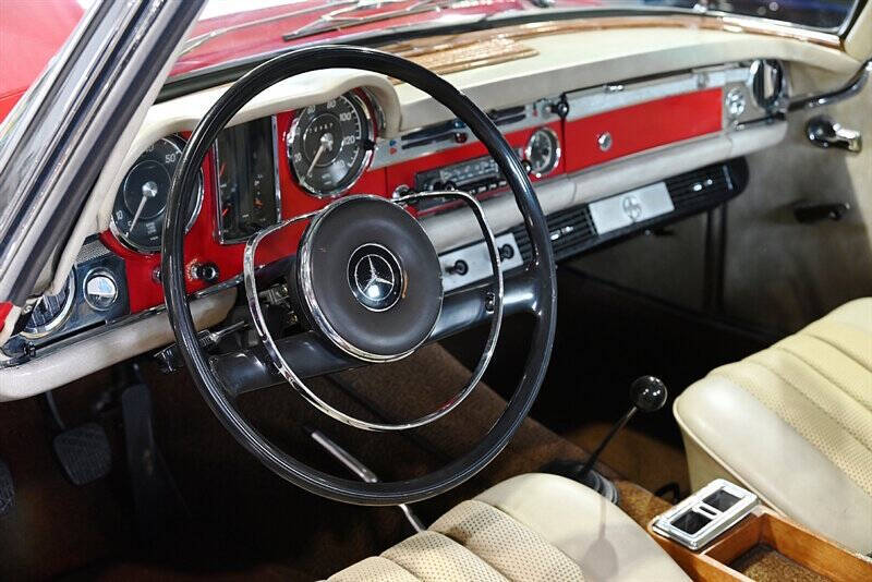 1967 Mercedes-Benz 230SL 27