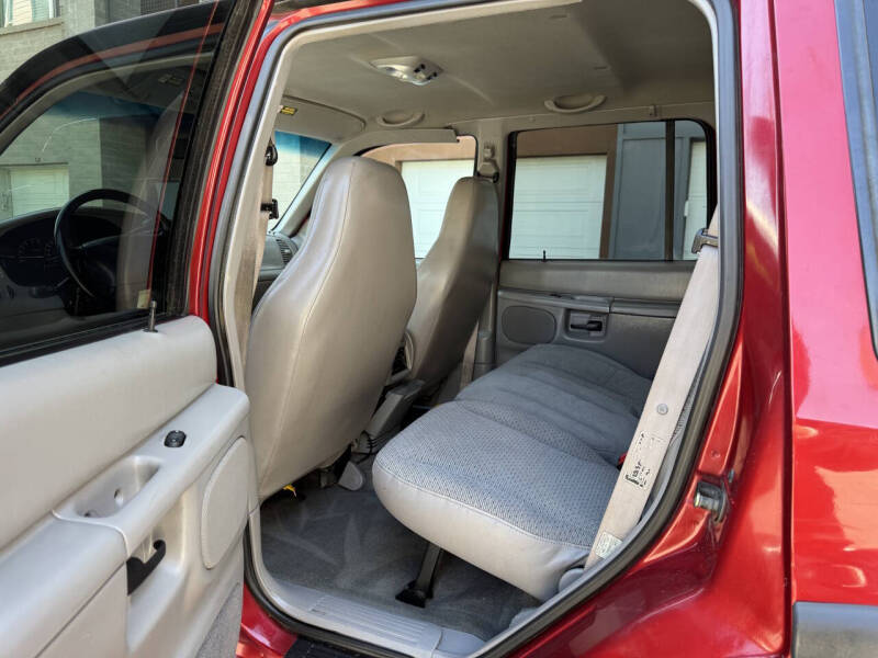 2000 Ford Explorer XLS