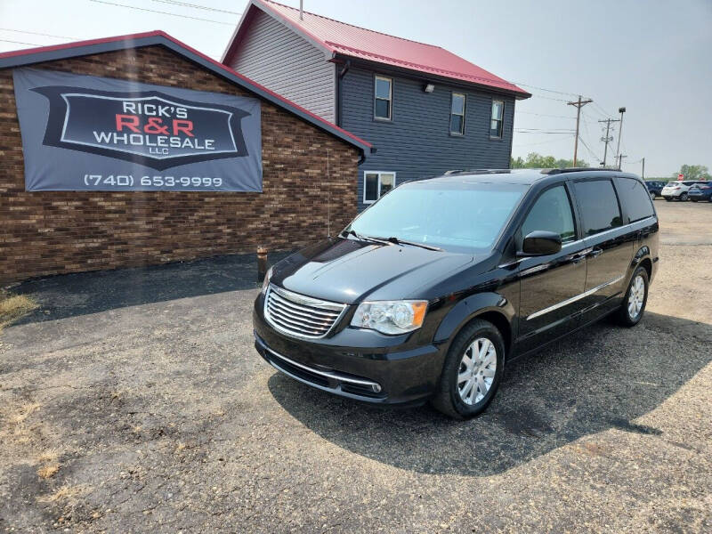2016 Chrysler Town and Country for sale at Rick's R & R Wholesale, LLC in Lancaster OH