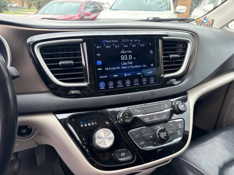 2017 Chrysler Pacifica Touring-L