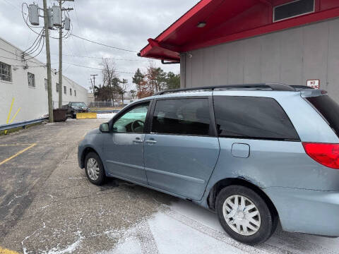 2009 Toyota Sienna CE 8-Passenger
