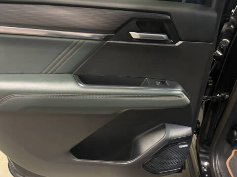 2024 GMC Acadia AT4