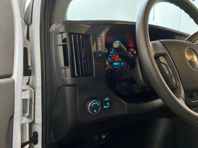 2025 Chevrolet Express LT 3500