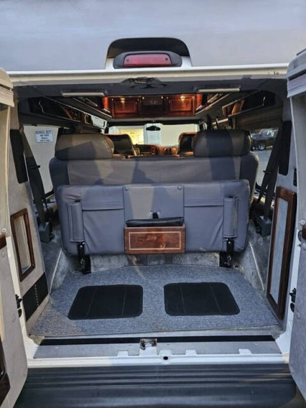 1999 Dodge Ram Van photo 3