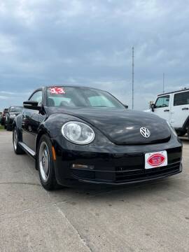 2013 Volkswagen Beetle for sale at UNITED AUTO INC in South Sioux City NE