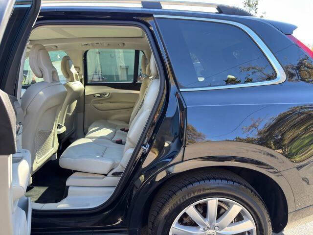 2018 Volvo XC90 T6 Momentum