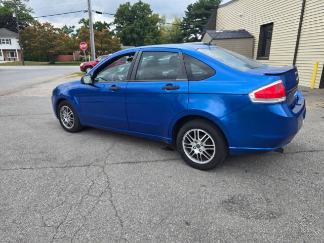 2010 Ford Focus for sale at QUEENSGATE AUTO SALES in York, PA