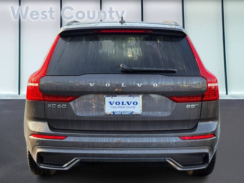 2025 Volvo XC60 B5 Plus Dark Theme