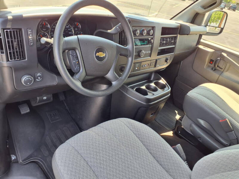 2025 Chevrolet Express LT 3500