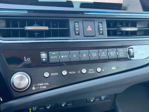 2025 Lexus ES 300h