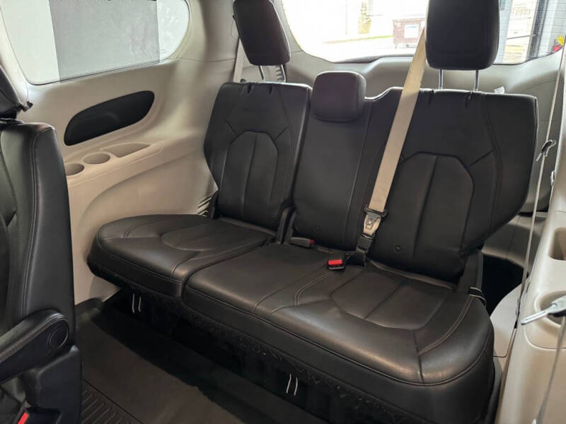 2017 Chrysler Pacifica Touring-L