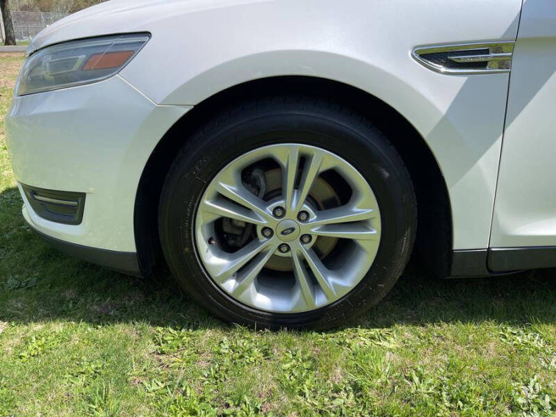 2014 Ford Taurus SEL