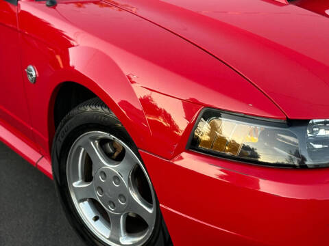 2004 Ford Mustang Deluxe