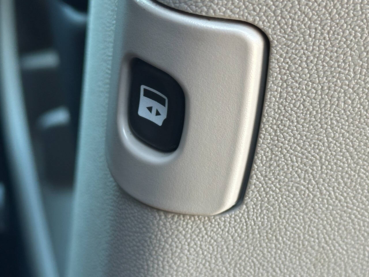 ChryslerTown and Country23