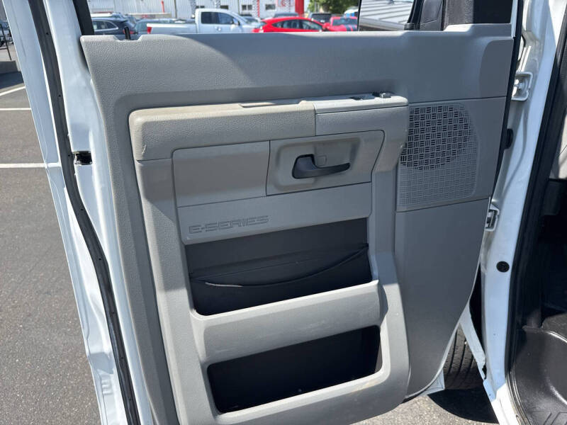 2009 Ford E250 CARGO VAN