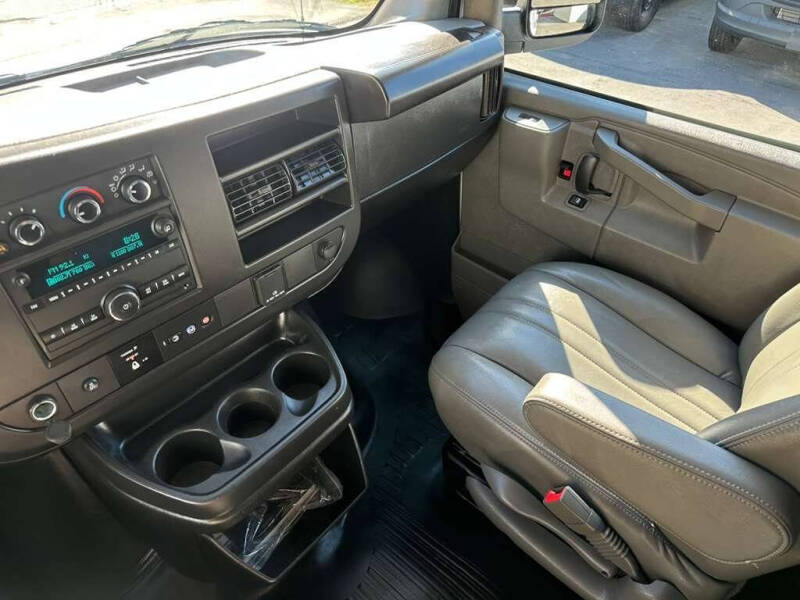 2022 Chevrolet Express 2500