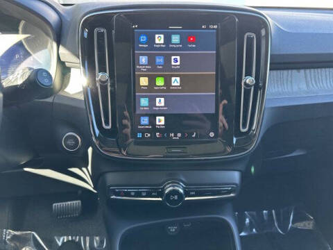 2025 Volvo XC40 B5 Core Bright Theme