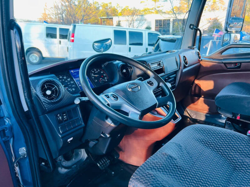 2021 Hino L6