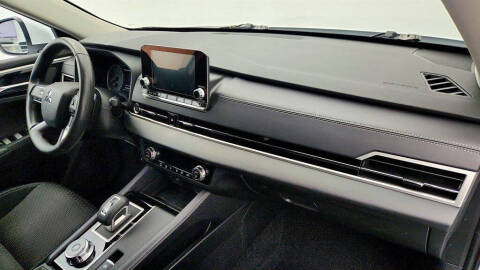 2023 Mitsubishi Outlander ES