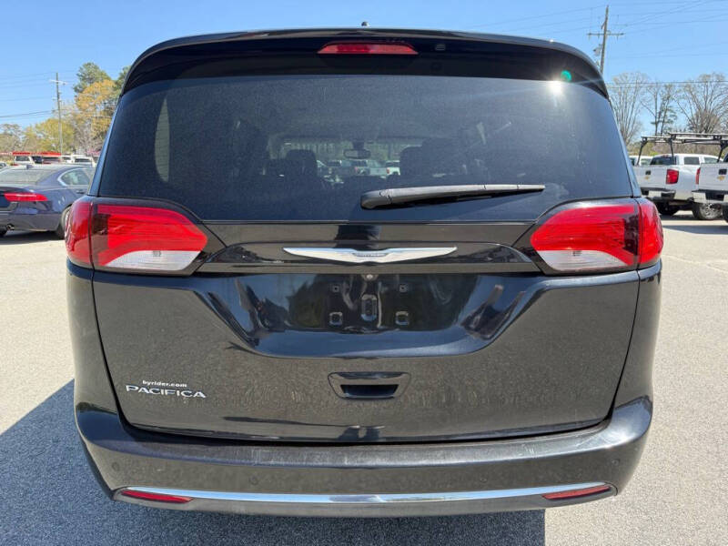 2017 Chrysler Pacifica Touring-L