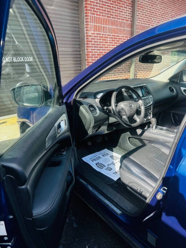 2018 Nissan Pathfinder SV