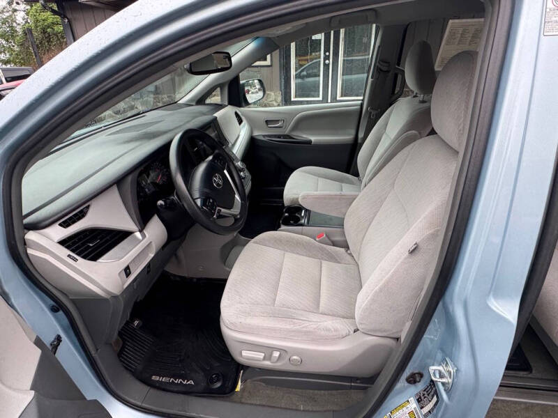 2016 Toyota Sienna LE 8-Passenger
