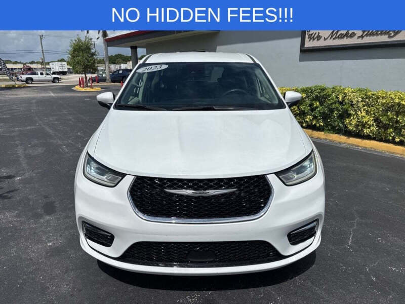 2023 Chrysler Pacifica Touring L