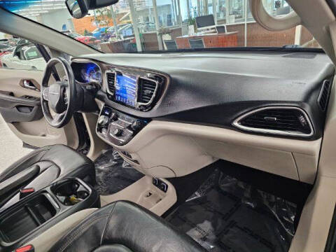 2017 Chrysler Pacifica Touring-L