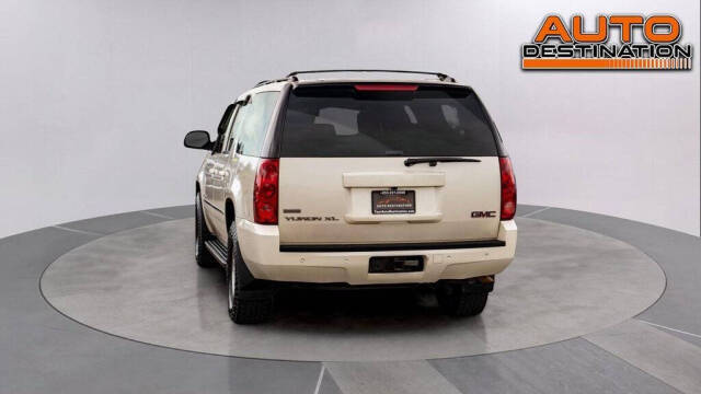 2012 GMC Yukon XL for sale at Auto Destination in Puyallup, WA