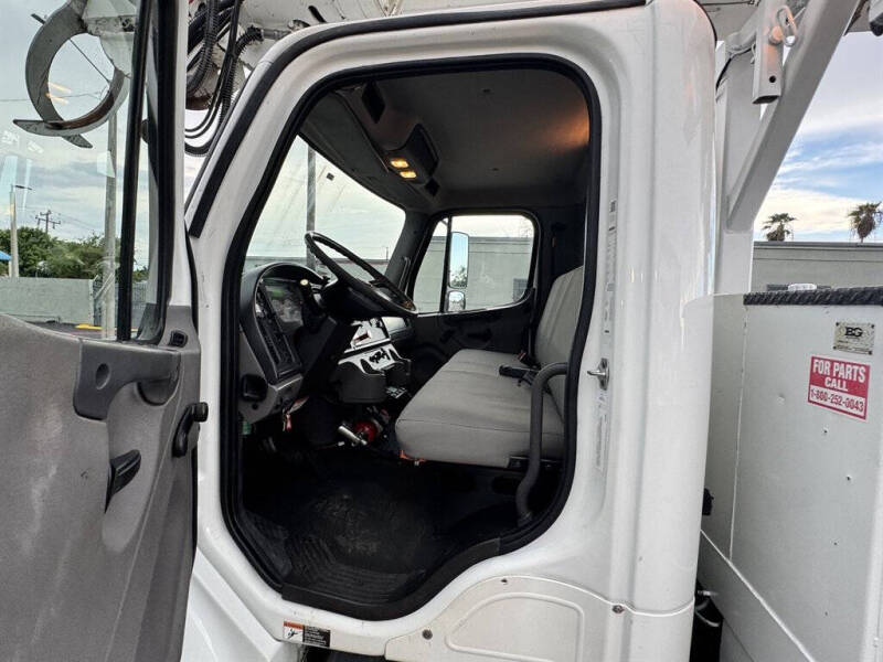 2017 Freightliner M2 106
