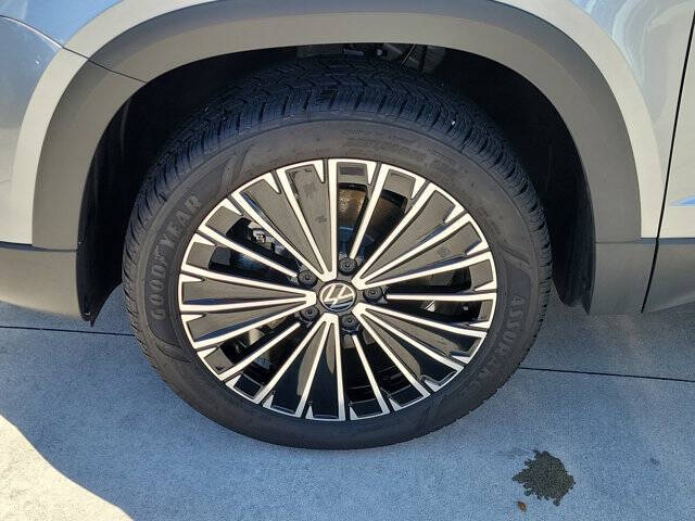 2025 Volkswagen Taos SE