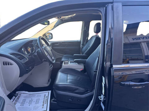 2016 Chrysler Town and Country Touring