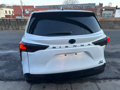 2021 Toyota Sienna LE 8-Passenger