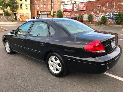 2006 Ford Taurus SE