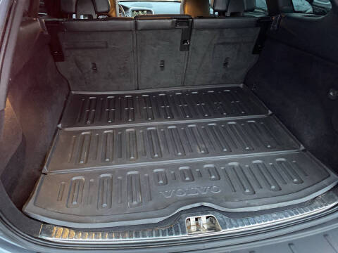 2017 Volvo XC60 T6 R-Design