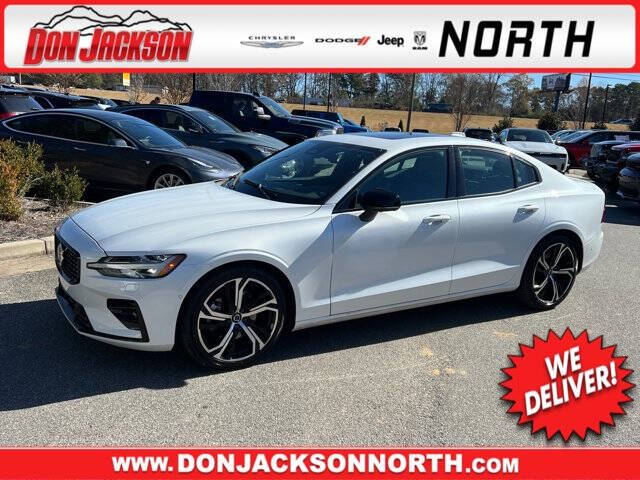 2024 Volvo S60 B5 Plus Dark Theme