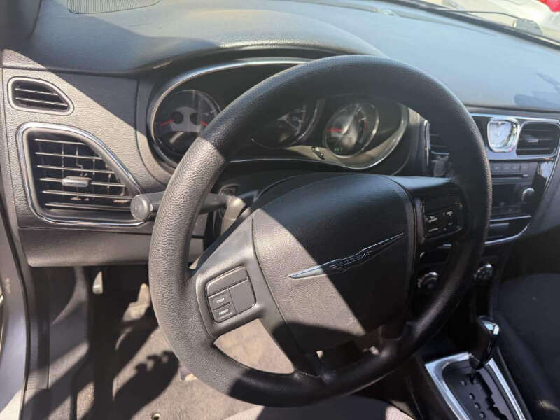 2014 Chrysler 200 LX