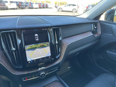 2023 Volvo XC60 B5 Plus Dark Theme