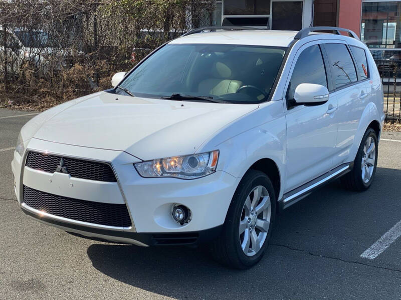 2010 Mitsubishi Outlander for sale at MAGIC AUTO SALES in Little Ferry NJ