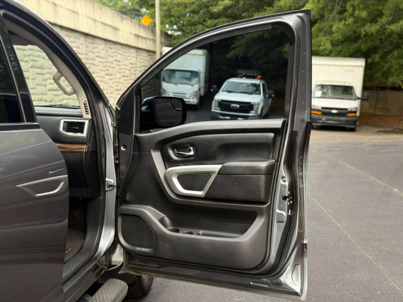 2017 Nissan Titan