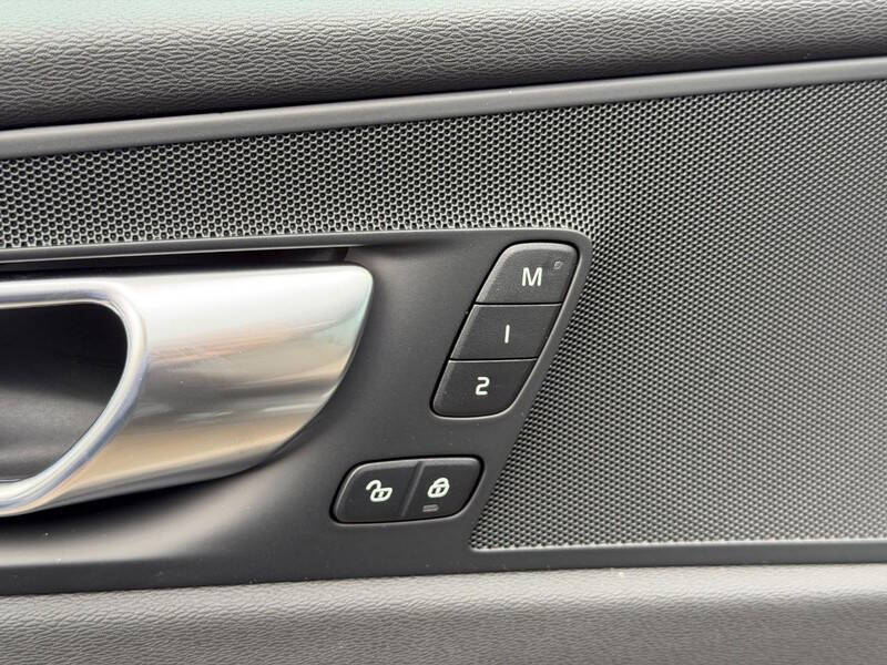 2026 Volvo XC60 B5 Core
