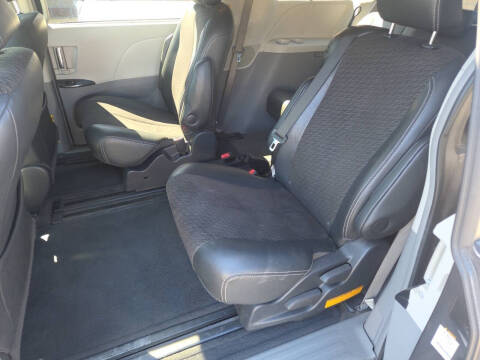 2012 Toyota Sienna SE 8-Passenger