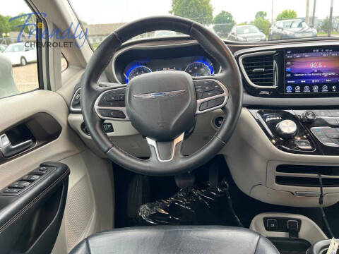 2017 Chrysler Pacifica Touring-L
