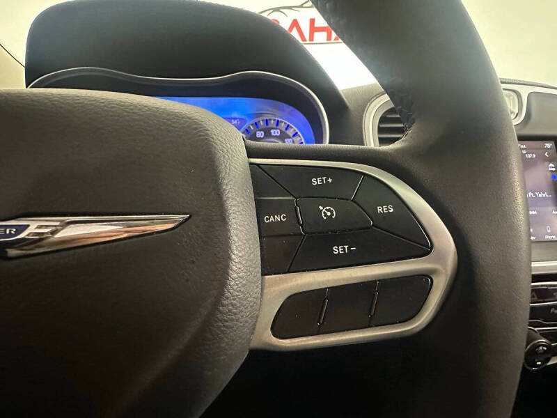 2023 Chrysler 300 Touring L