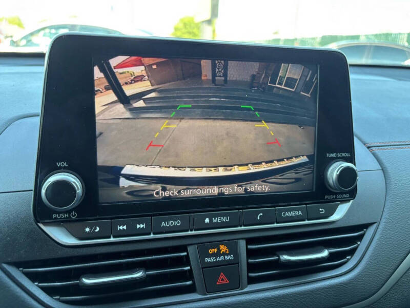 2022 Nissan Altima 2.5 SR